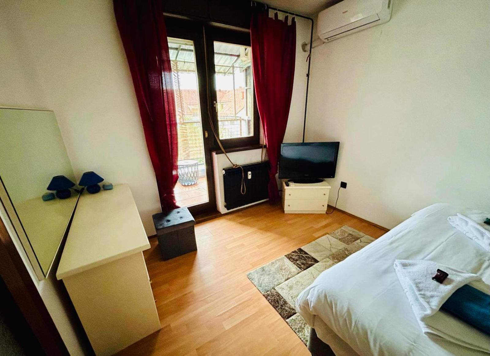 Fly By Suite - Zagreb Airport - 0-24H Self Check In&Out - Parking On Site Velika Gorica Esterno foto
