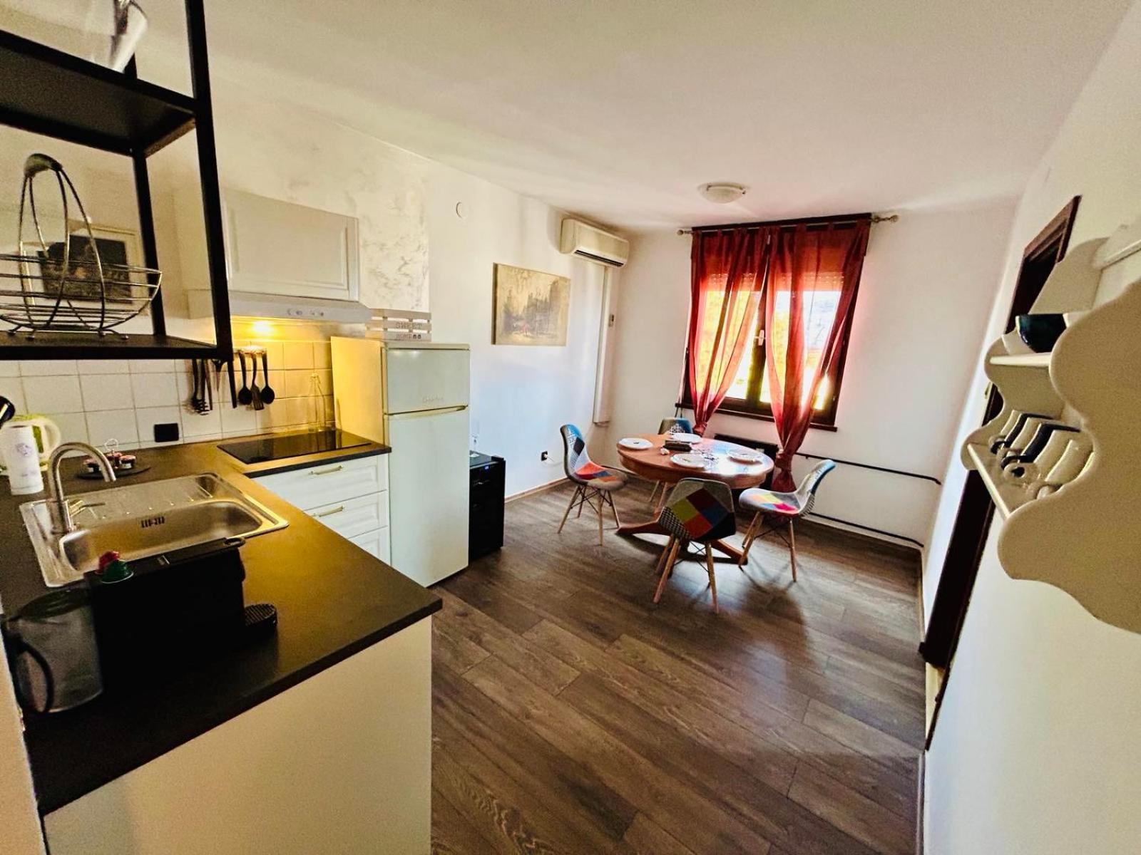Fly By Suite - Zagreb Airport - 0-24H Self Check In&Out - Parking On Site Velika Gorica Esterno foto